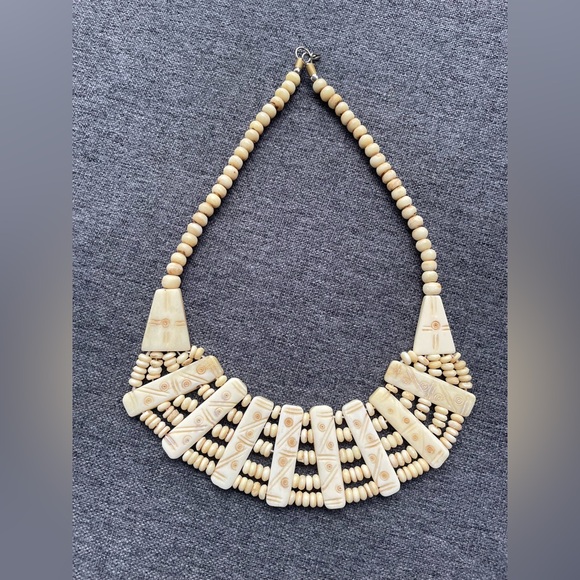 Jewelry - Indigenous vintage carved bone necklace
